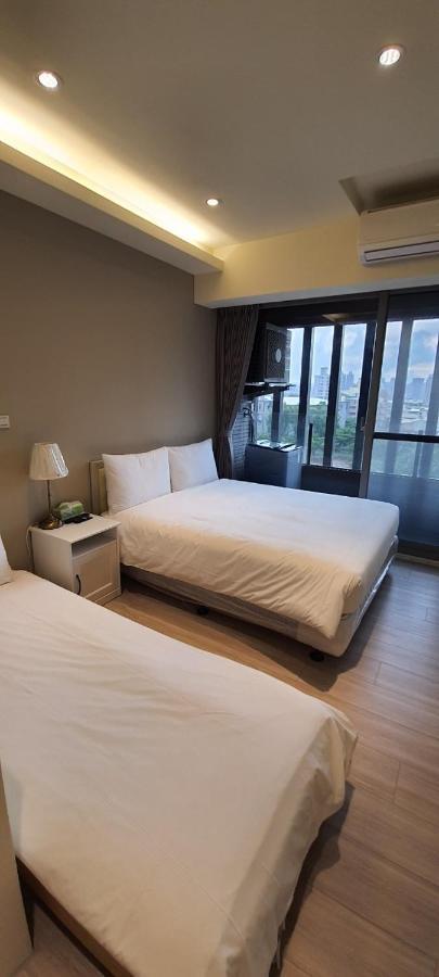 In Fengchia 映逢甲 Hotel Taichung Bagian luar foto